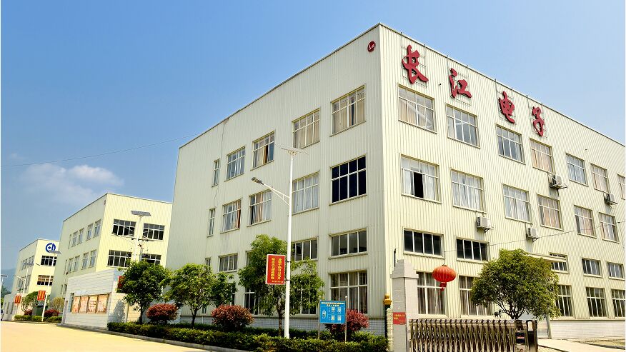 超純水機-婁底長江電子與成都奧邁科技簽訂超純水機購銷合同!